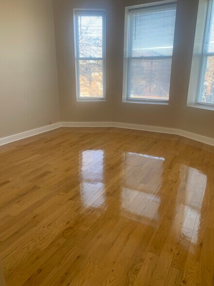 Building Photo - 6507 S Ingleside Ave