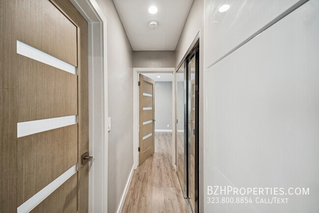 Building Photo - 252 S New Hampshire Ave