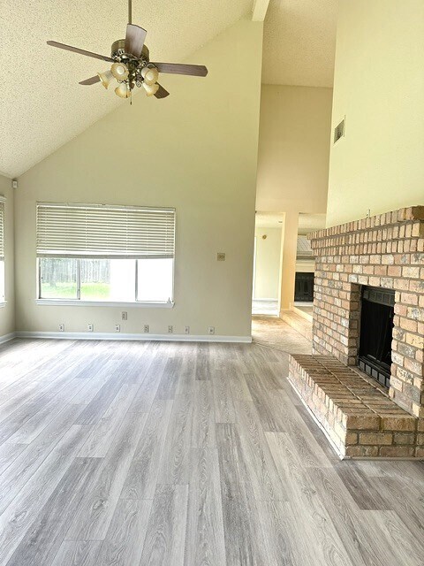 Building Photo - 14702 Rancho Vista Dr
