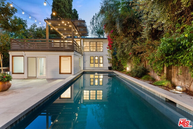 Primary Photo - 1530 Elevado St