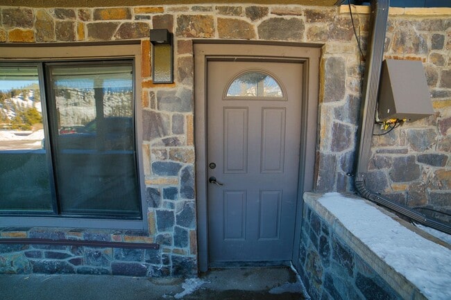 Building Photo - Year lease! Remodeled! 2 parking spots! Wa...