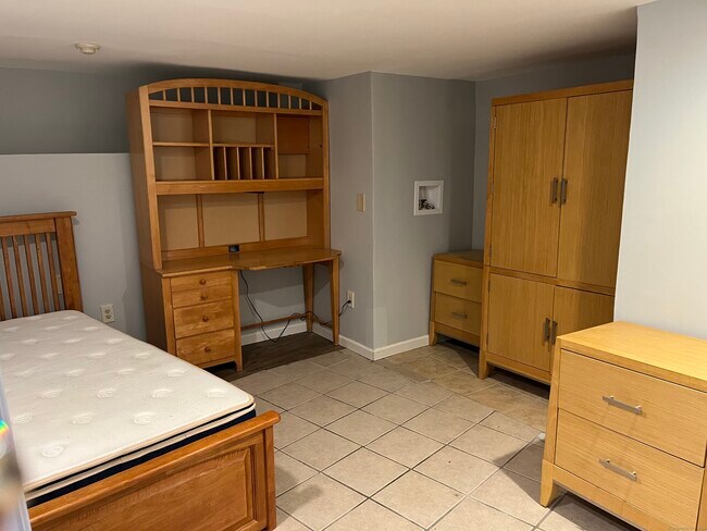 Building Photo - 1397-1399 State St