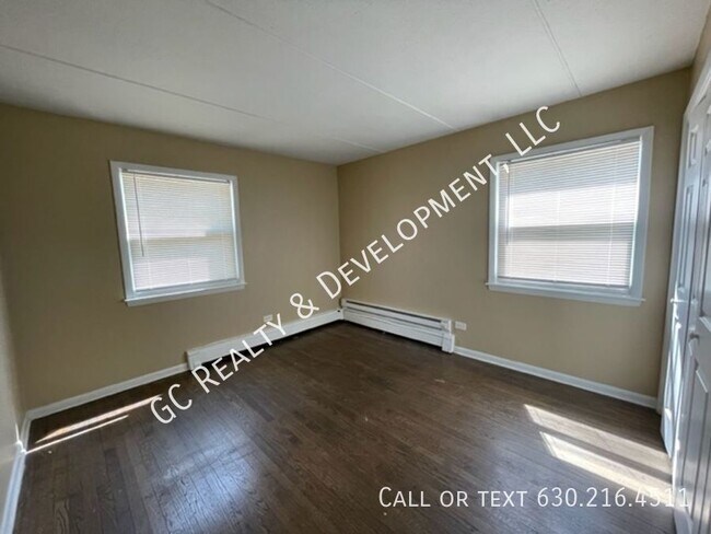 Building Photo - 255 Uteg St