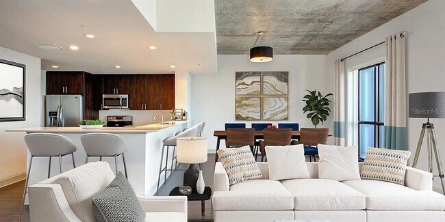 Building Photo - 55 W Church St