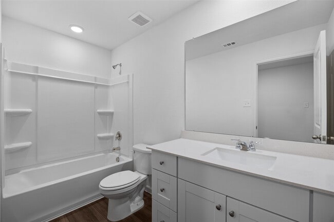 Building Photo - 612 Craven St