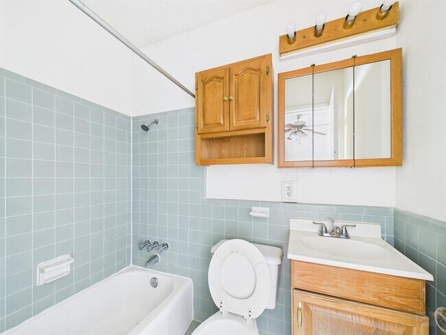 Building Photo - 803 W 28th St