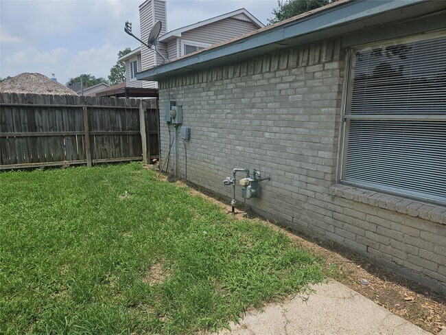 Building Photo - 18539 Lippizaner Dr