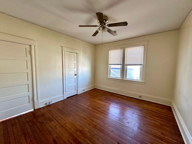 Building Photo - Great One Bedroom Apartment in Church Hill...