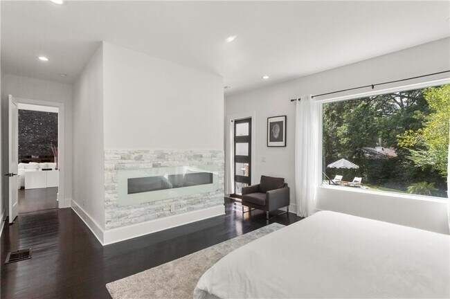 Building Photo - 1756 N Akin Dr NE