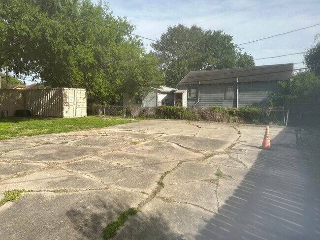 Building Photo - 425 Louisiana Ave