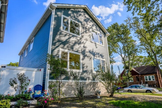 Primary Photo - 2201 N 74th Ct