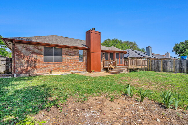 Building Photo - Section 8 Welcomed!! Spacious 5-Bed, 2.5-B...