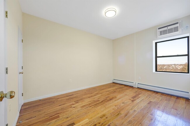 Building Photo - 520 Belleville Ave