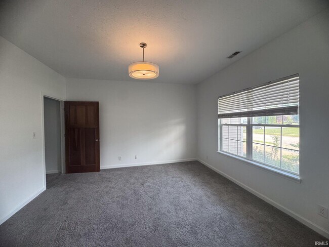 Building Photo - 2706 Grosbeak Ln