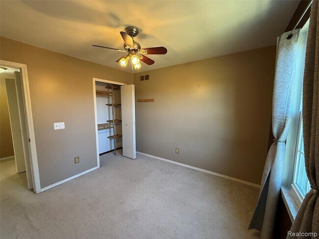 Building Photo - 15894 Cambridge Dr