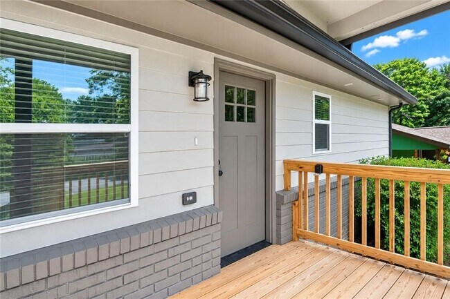 Building Photo - 1639 Bridgeport Dr NW