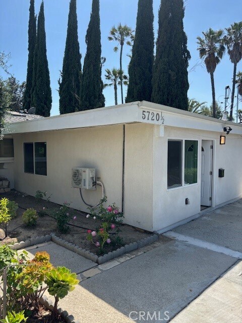 Primary Photo - 5720 1/2 Wallis Ln-5720