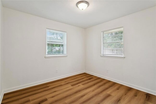 Building Photo - 278 Oriole Dr