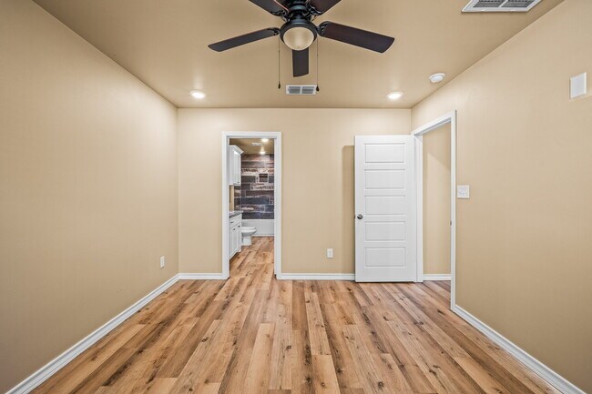 Building Photo - Modern 3/2 in New Deal ISD