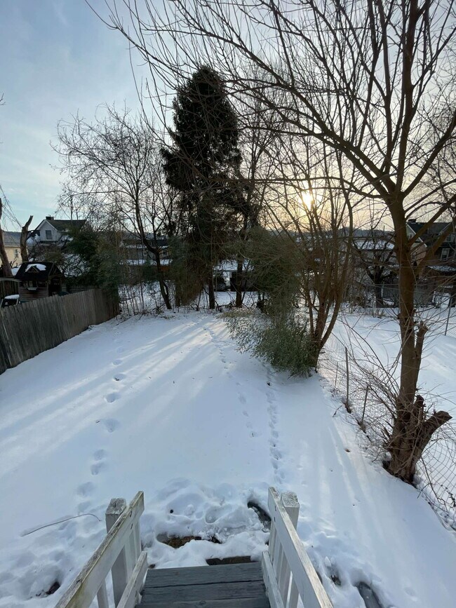 Building Photo - 618 Penn Ave