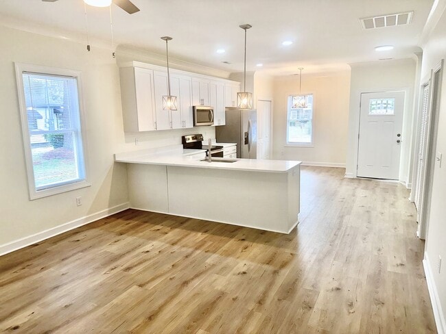 Building Photo - Stylish Selma New Construction!