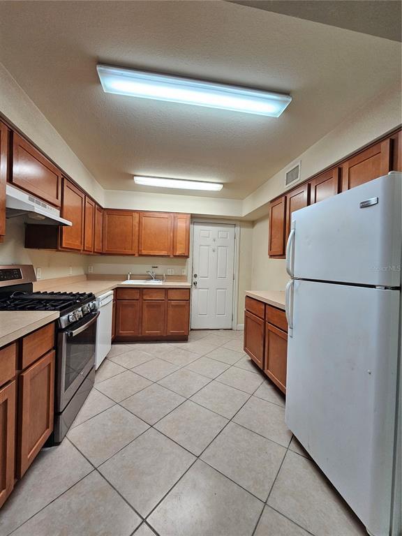 Building Photo - 1365 Drew St