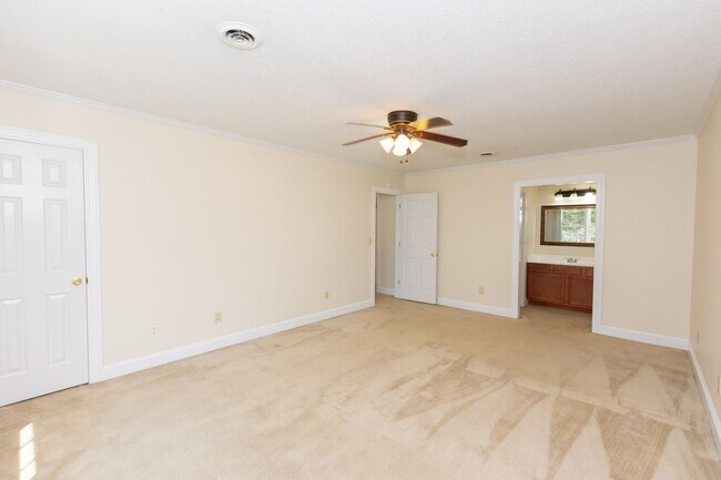 Building Photo - $300 off the first month's rent on a 12 mo...