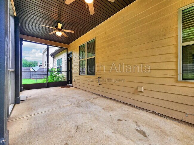 Building Photo - 305 Legends Dr