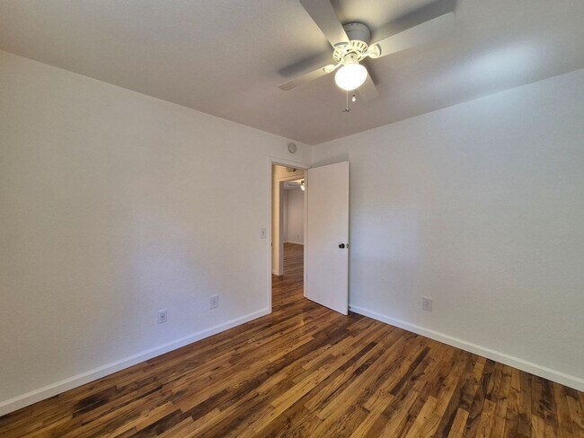 Building Photo - 2 Bedroom for Rent