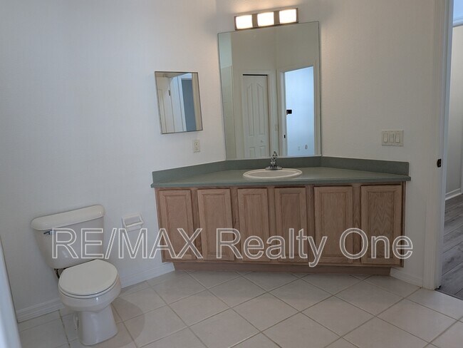 Building Photo - 589 W Doerr Path