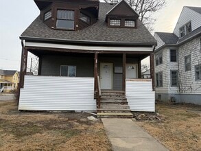 Building Photo - 1137-1 Walnut-