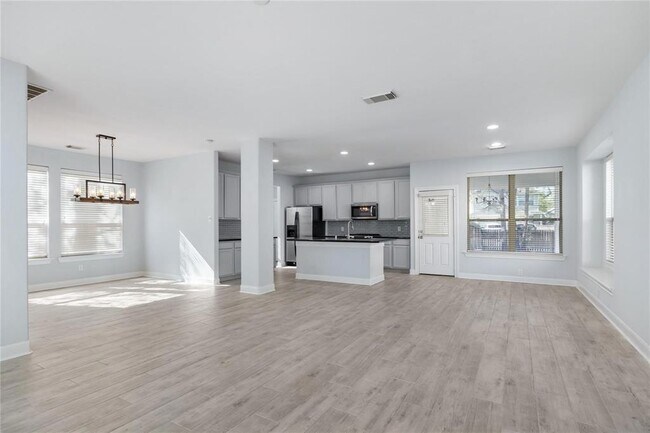 Building Photo - 90 Panterra Way