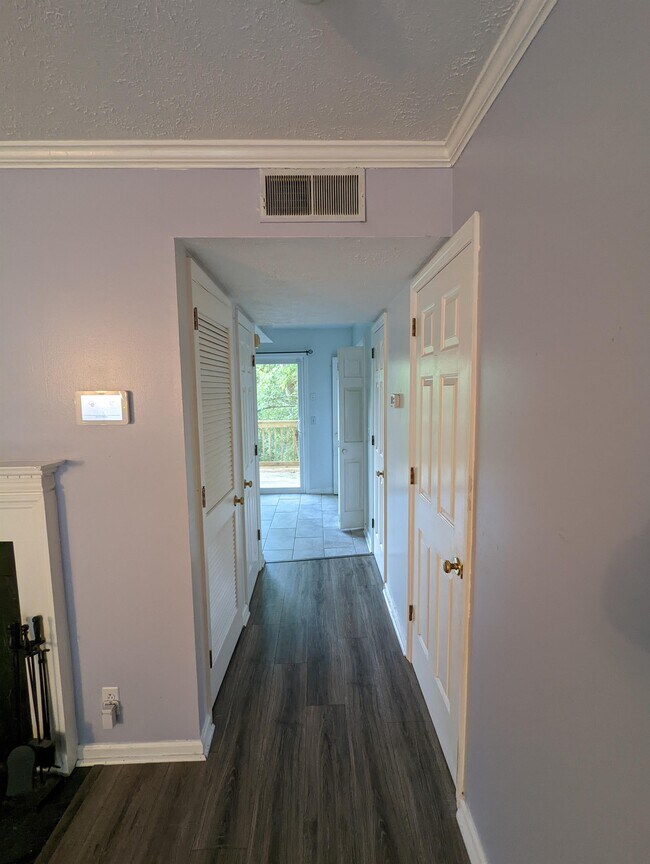 Building Photo - 215 Hickory Forge Dr