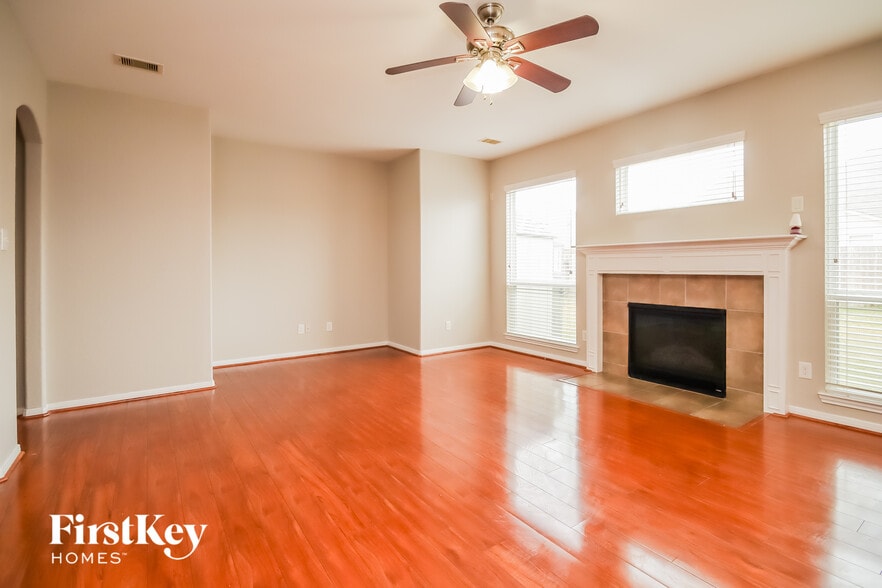 Building Photo - 6707 Level Pond Ln