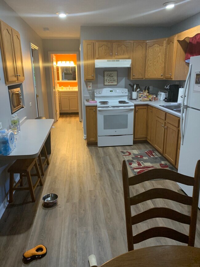 Building Photo - 247 Lakeview Ln