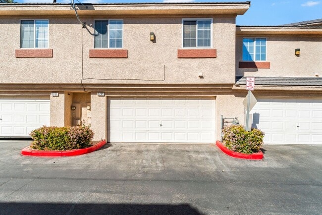 Building Photo - Charming Northwest Las Vegas Home with Open Living and Inviting Outdoor Space!