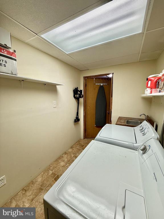 Building Photo - 5500 Woodlawn Manor Ct