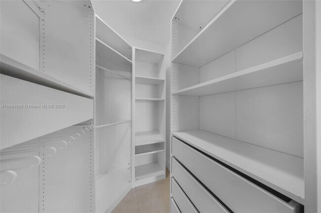 Building Photo - 20301 W Country Club Dr