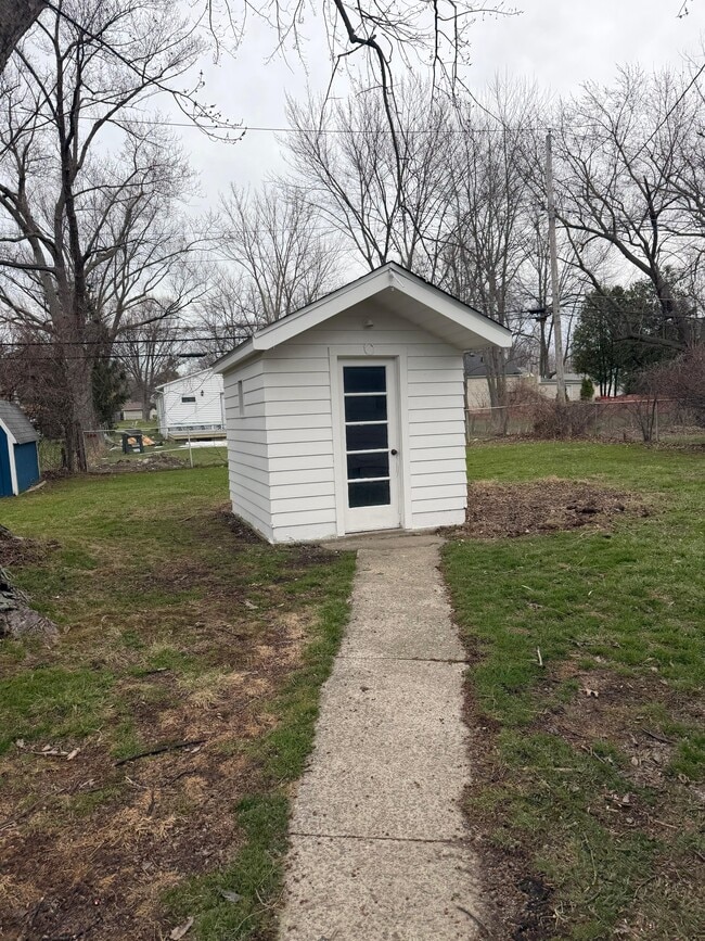 Building Photo - 777 Mannering Rd