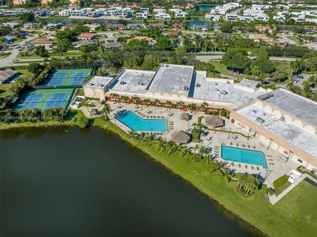 Building Photo - 16795 Hemingway Dr