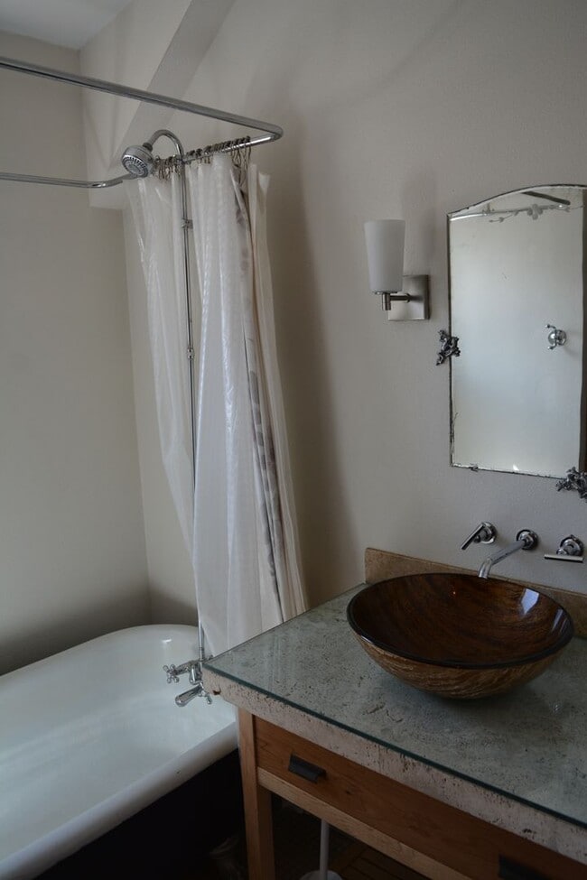 Building Photo - 3 Bed 2 Bath Beautiful Craftsman Home in Missoula $2,900/month