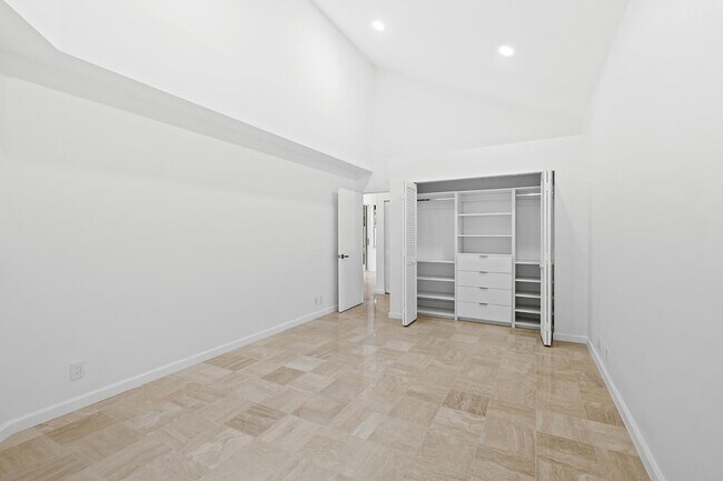 Building Photo - 2480 NW 66th Dr