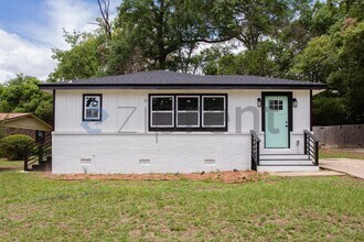 Building Photo - Unit