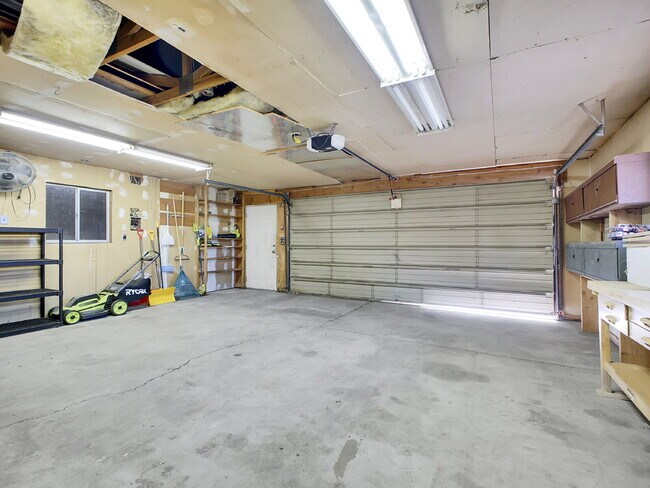 Building Photo - $2,245.95 - $300 OFF - First 2 Months'Rent - 3 Bedrooms, 1.5 Bathrooms, Single Family Home in Aur...