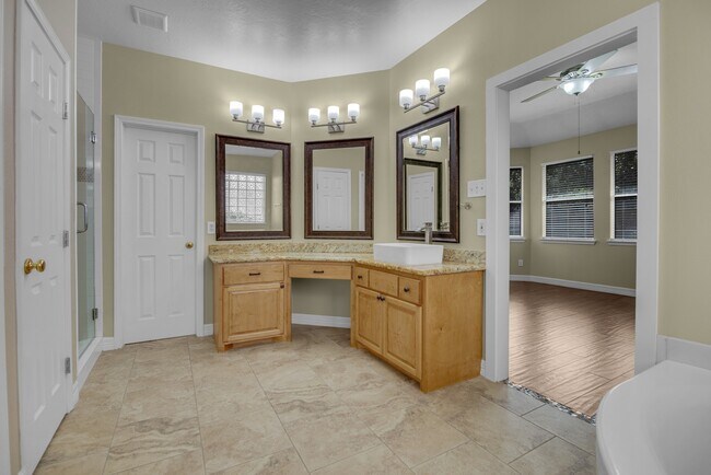 Building Photo - 2919 Silverbit Trail Ln
