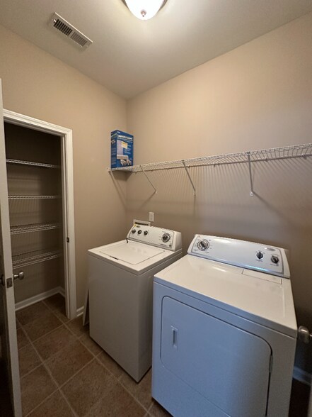 Building Photo - 109 Grayfox Dr
