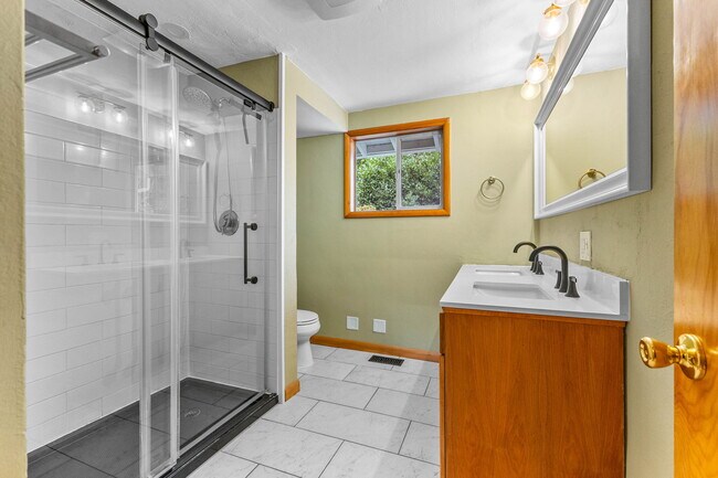 Building Photo - 2230 Jasper Way NW