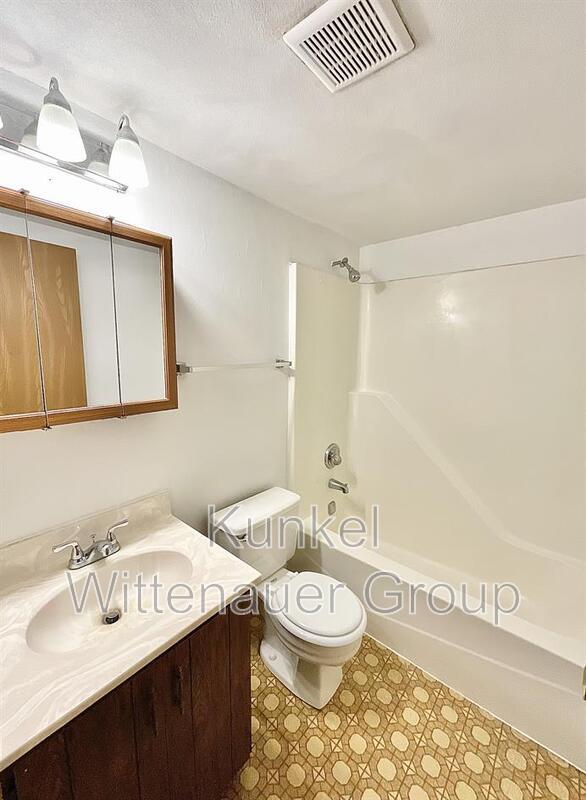 Building Photo - 156 Marion Dr