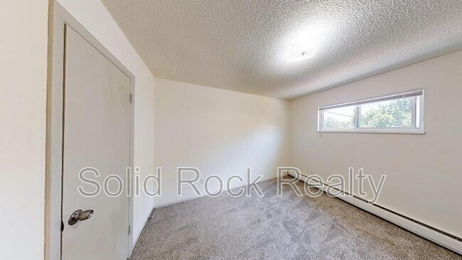 Building Photo - 1411 S Corona Ave