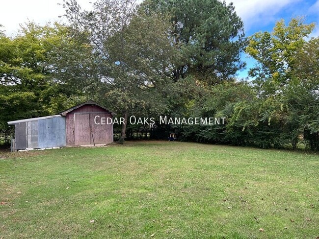 Building Photo - 300 S Ozark St